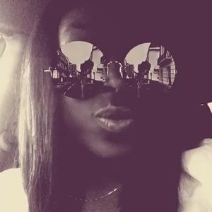 Meet your Posher, Joy